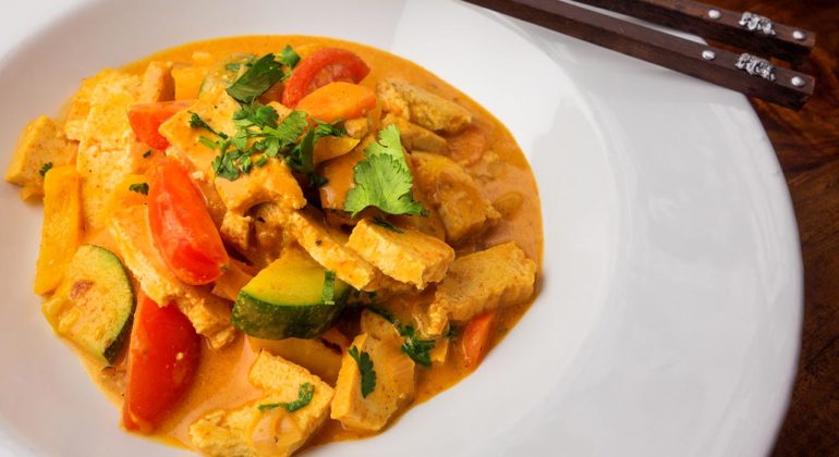 tofu al curry con salsa di soia